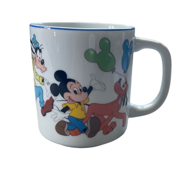 Disney World On Parade Mickey,Pluto,Goofy,Minnie, Donald,Louie Rare Coffee Mug - Picture 1 of 7